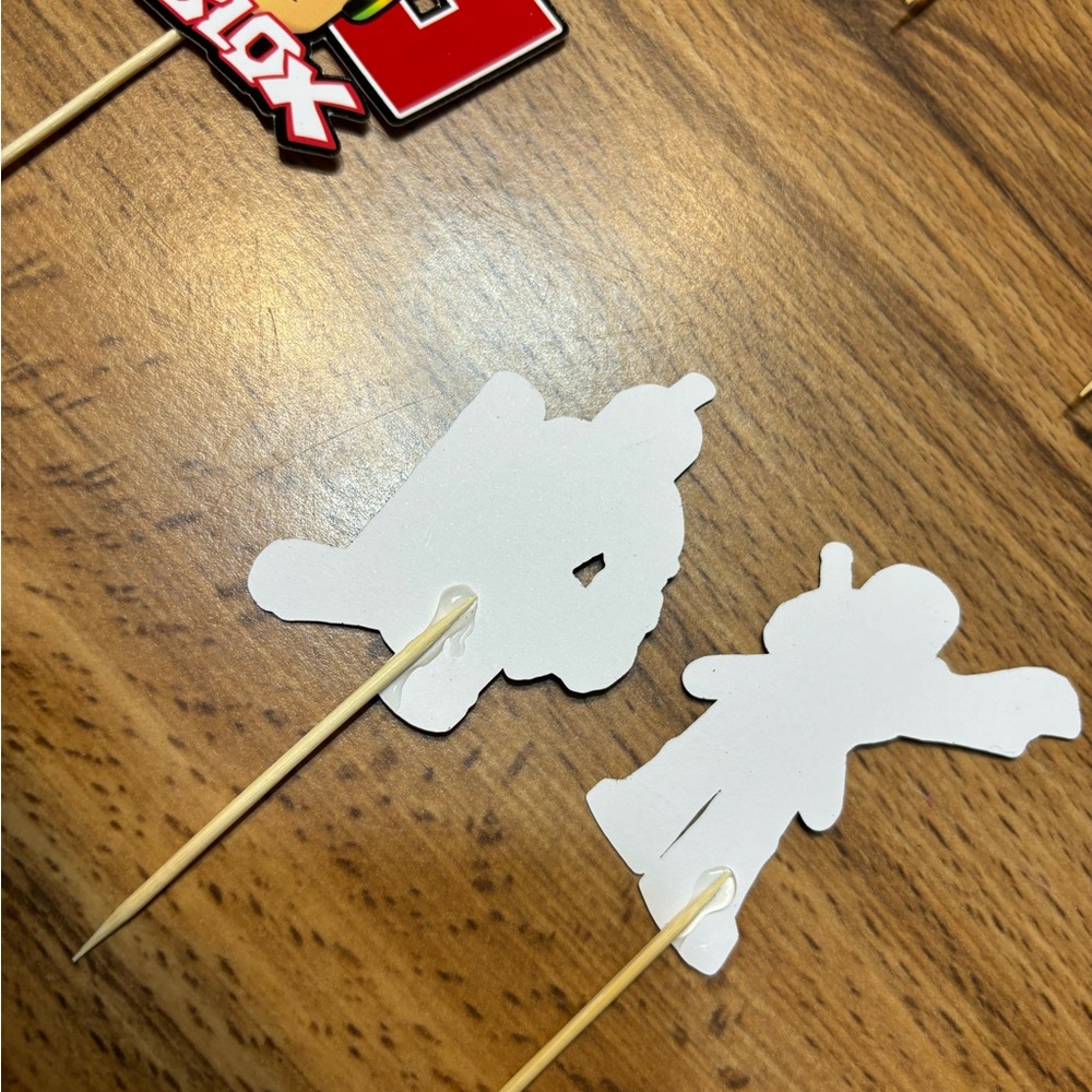 Roblox cupcake toppers lot of 12 - Picture 2 of 4